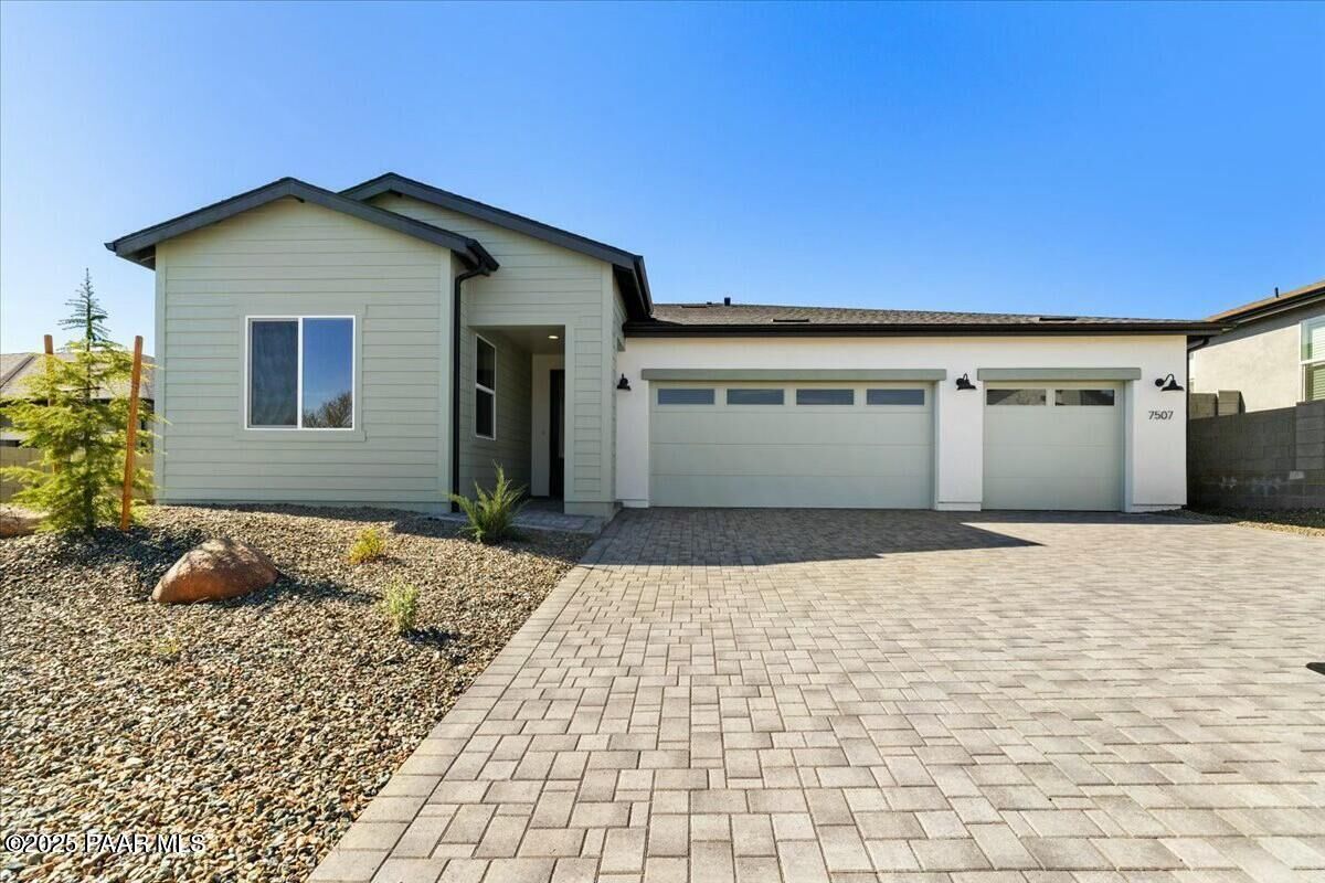 Property Photo: 7507 E Louie Lane AZ 86315