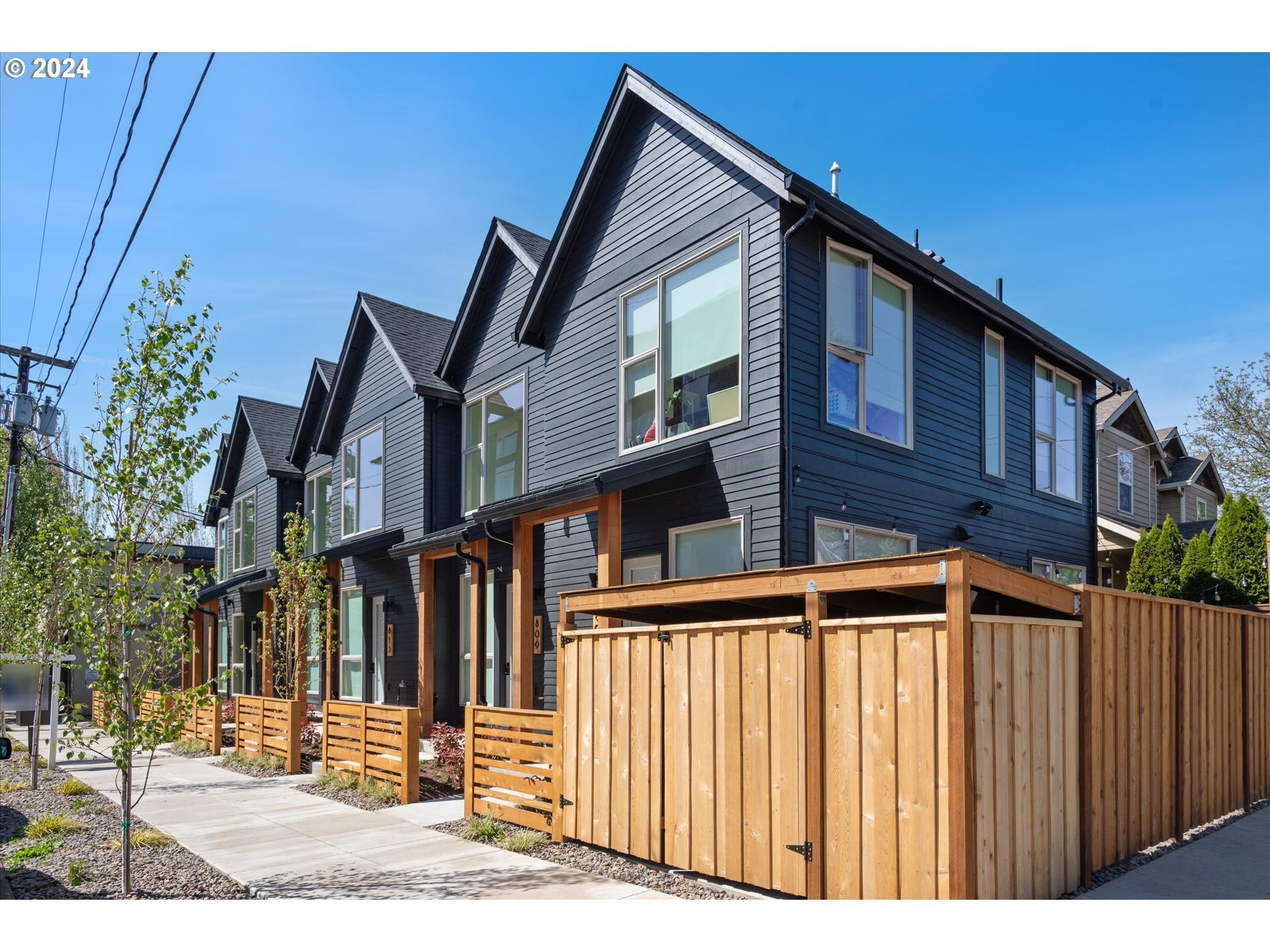 Property Photo: 819 N Failing St OR 97227