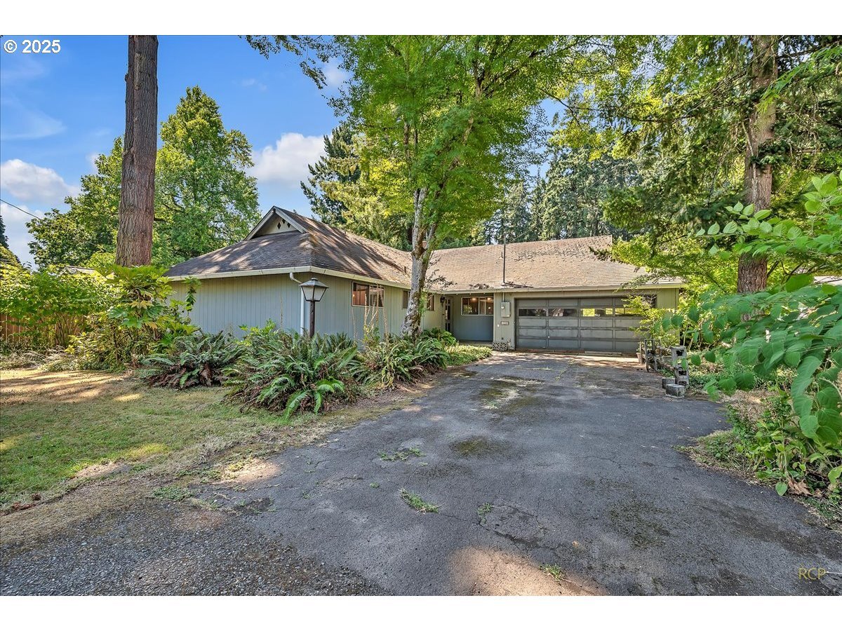 Property Photo: 18855 SE River Rd OR 97267