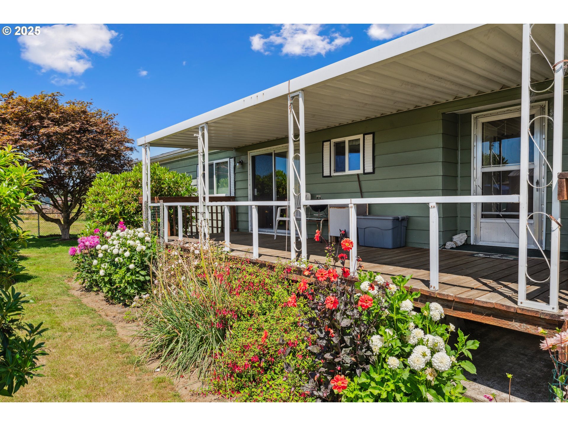 Property Photo: 3370 Gienger Rd OR 97141