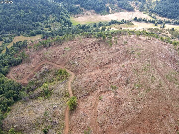 Property Photo: 11894 SW Dupee Valley Rd OR 97128