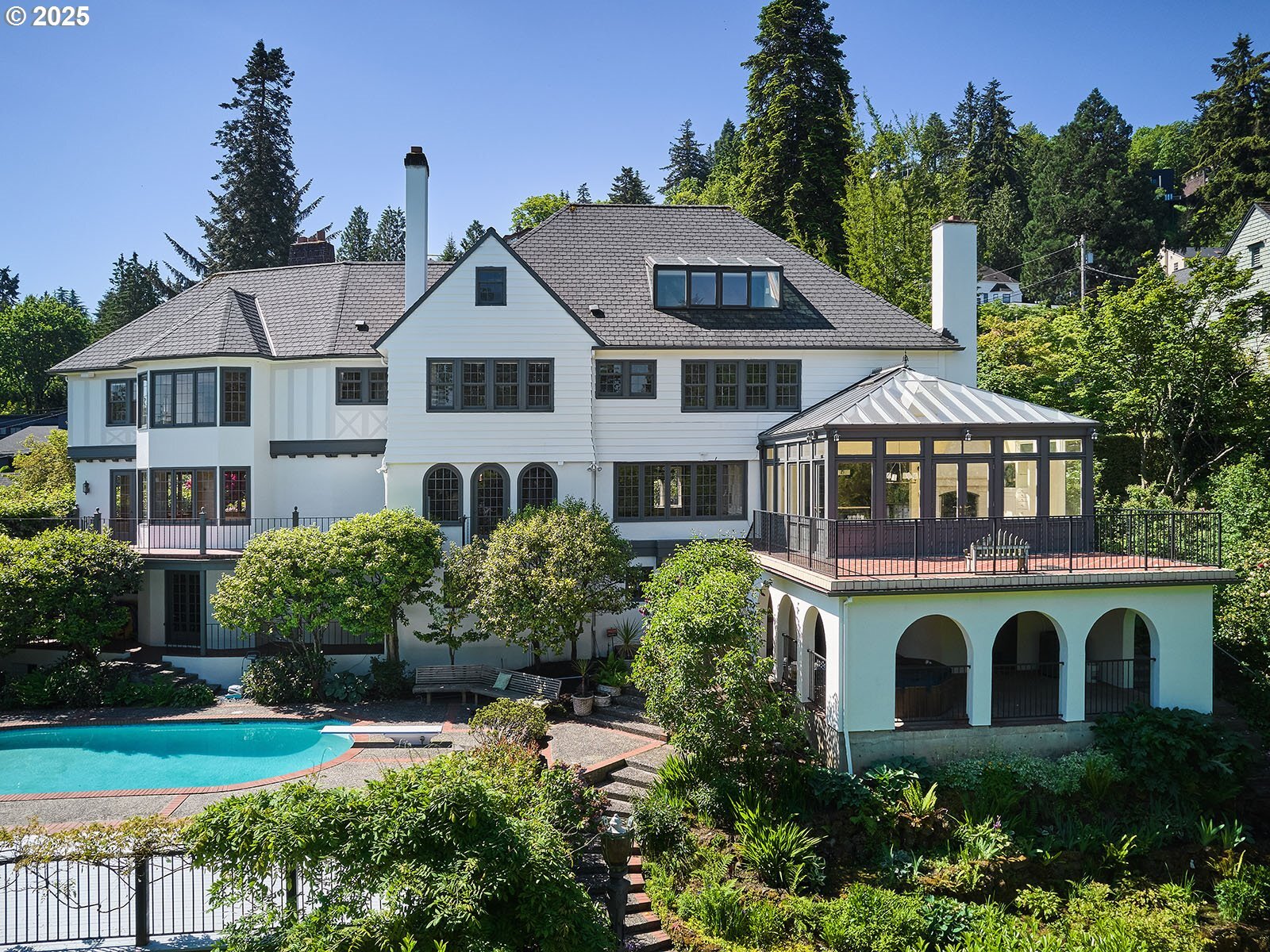 Property Photo:  2611 NW Westover Rd  OR 97210 