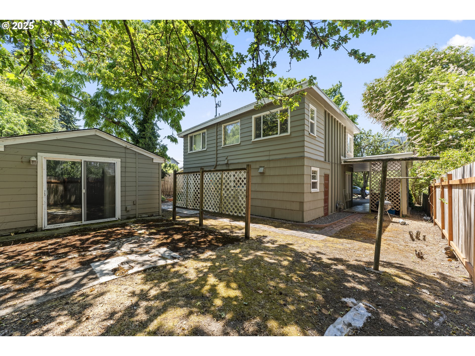 Property Photo: 1539 Walnut St OR 97403