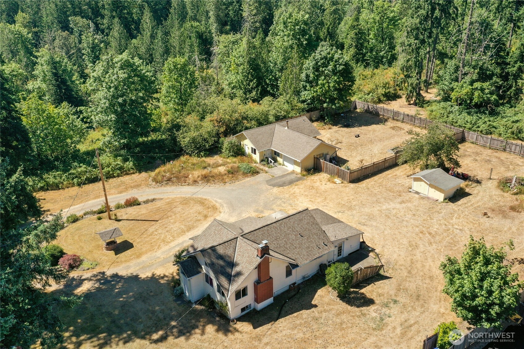 Property Photo: 21614 SE May Valley Rd WA 98027