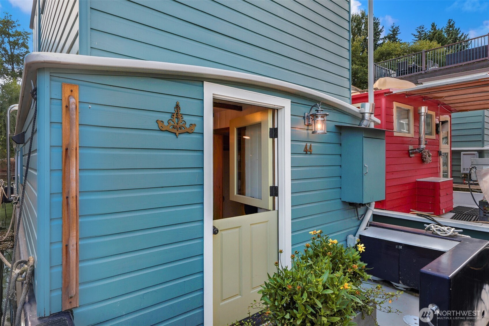 Property Photo:  2143 N Northlake Way 44  WA 98103 