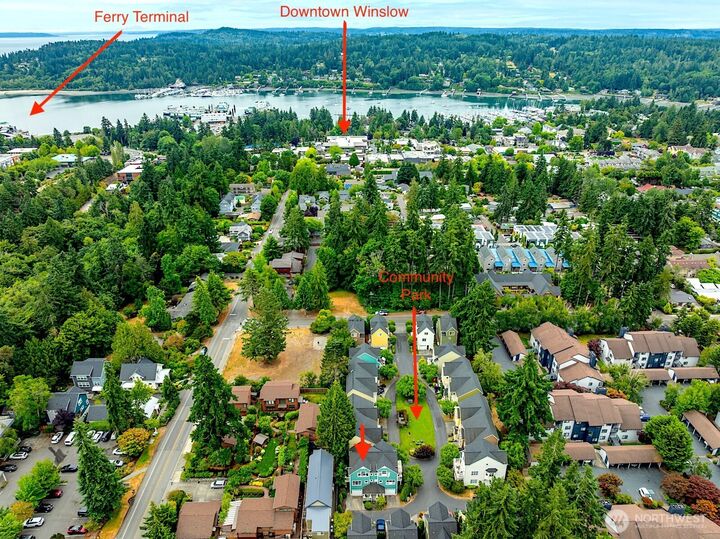 Property Photo: 346 Wyatt Way NE 10 WA 98110