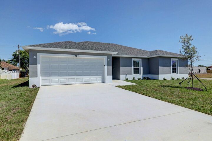 Property Photo:  325 SW Ridgecrest Drive  FL 34953 