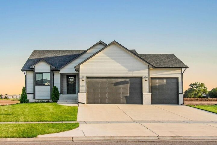 Property Photo:  1223 N Main St  KS 67052 
