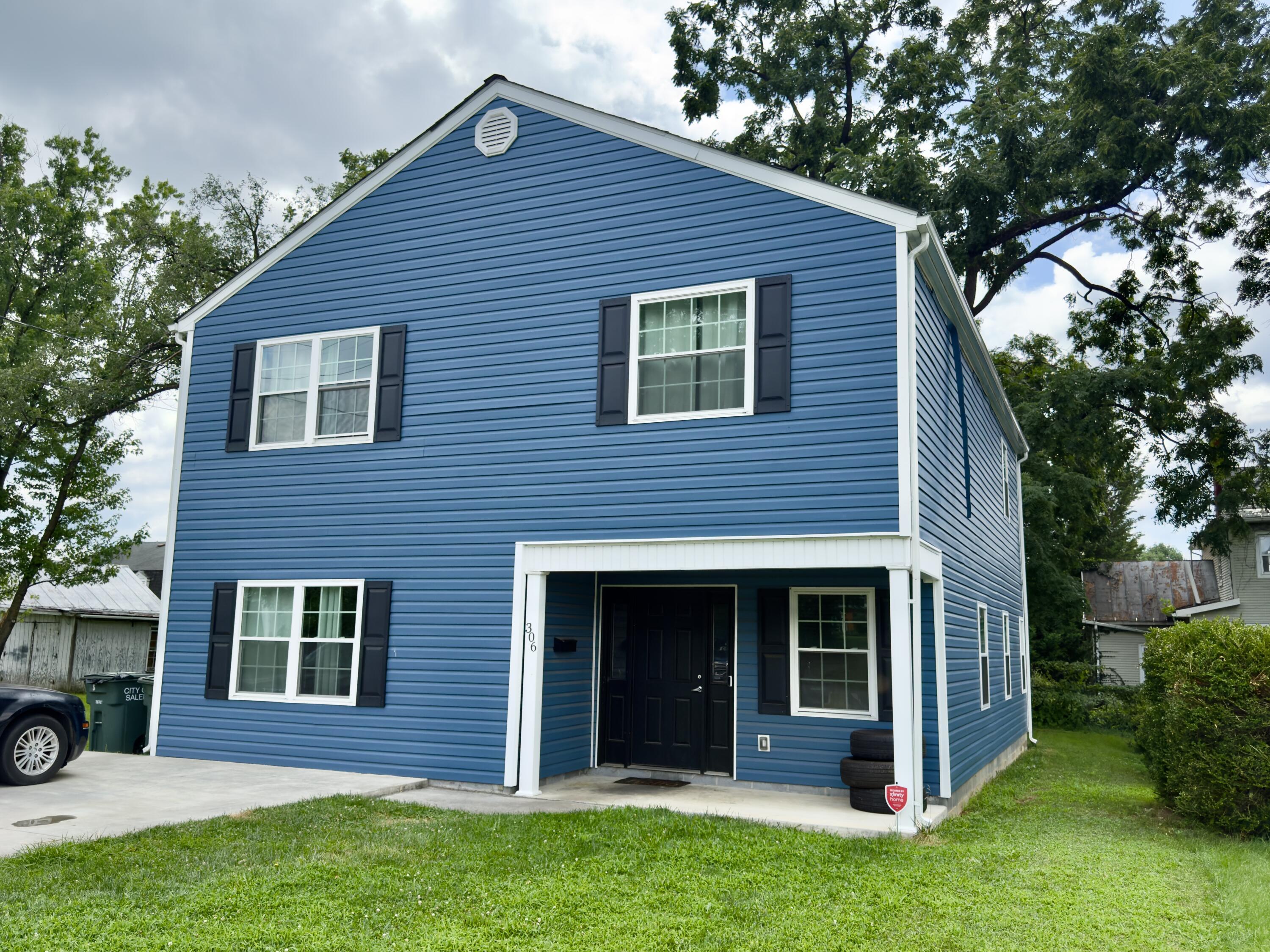 Property Photo: 306 W 2nd St VA 24153