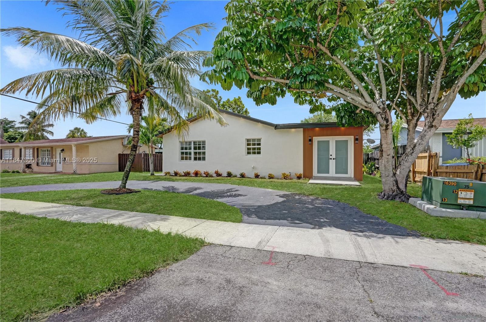 Property Photo: 6220 NW 12th Ct FL 33313