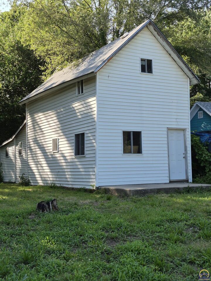 317 SE Liberty St  Topeka KS 66607 photo