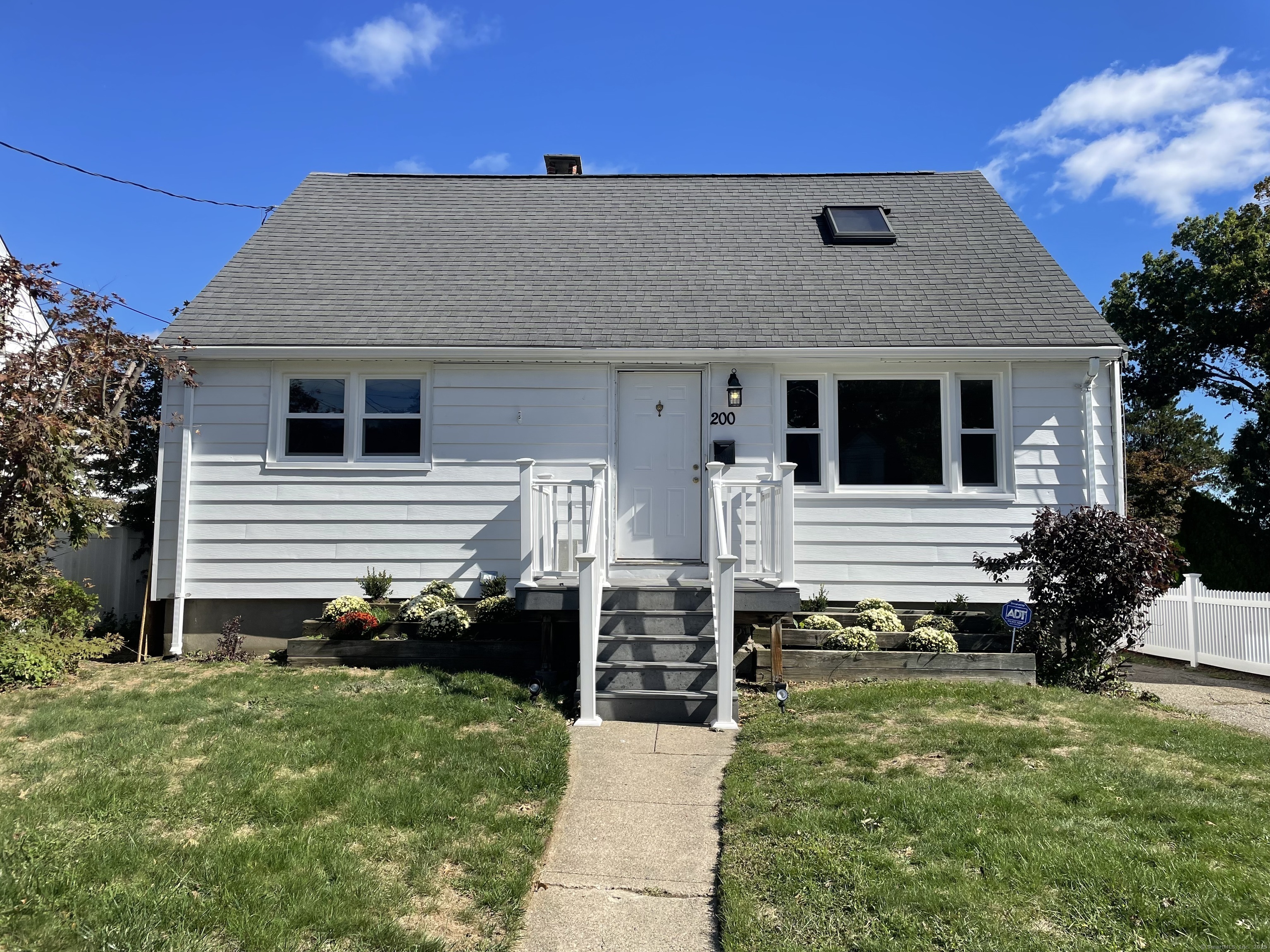 Property Photo: 200 Stratfield Place CT 06606