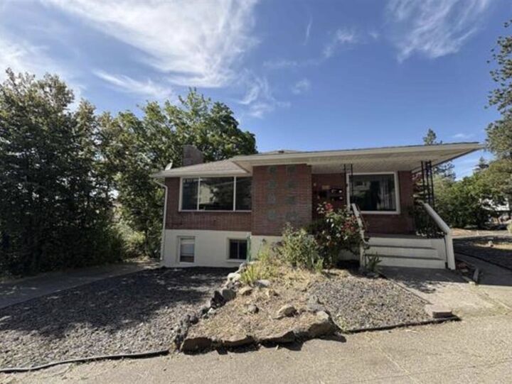 820 / 828 W 11th Ave  Spokane WA 99204 photo