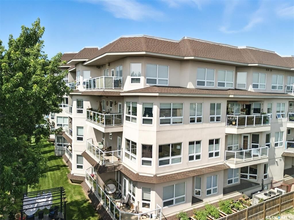 Property Photo:  227 Pinehouse Drive 303  SK S7K 6N9 