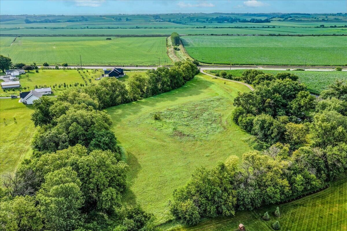 Property Photo:  2487 US-30  IA 51546 