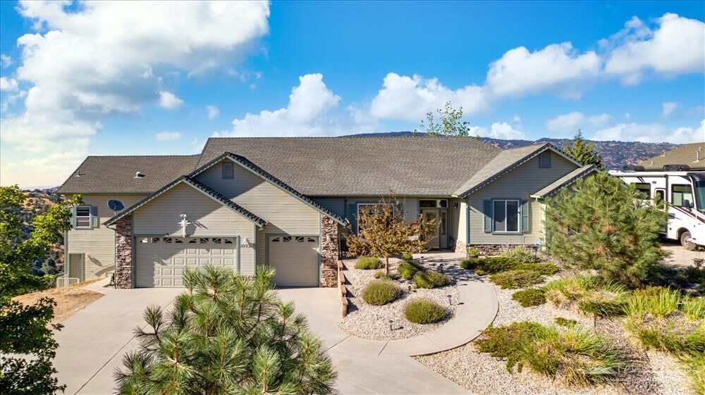 Property Photo:  30730 Fox Ridge Court  CA 93561 