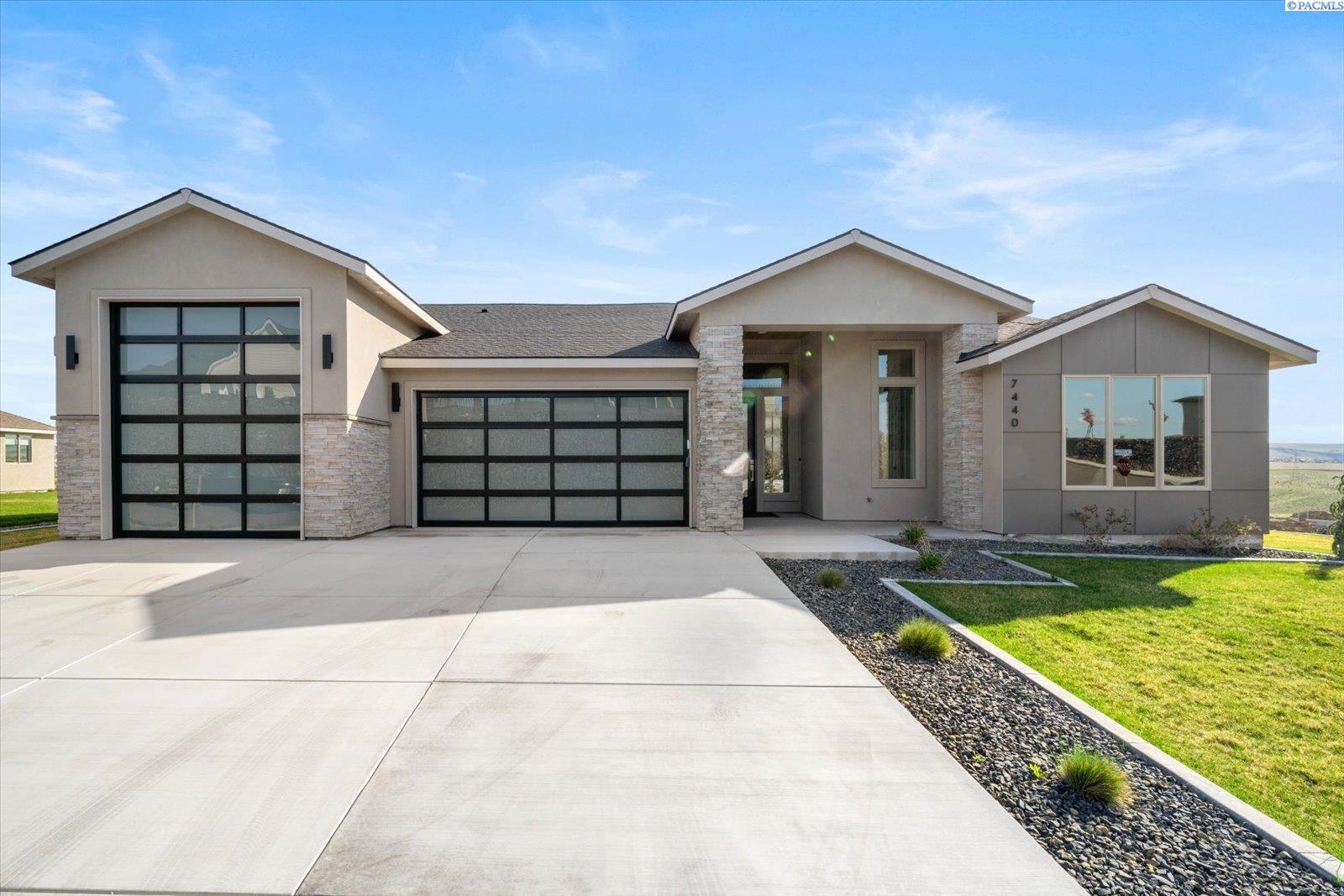 Property Photo:  7440 W 22nd Place  WA 99337 