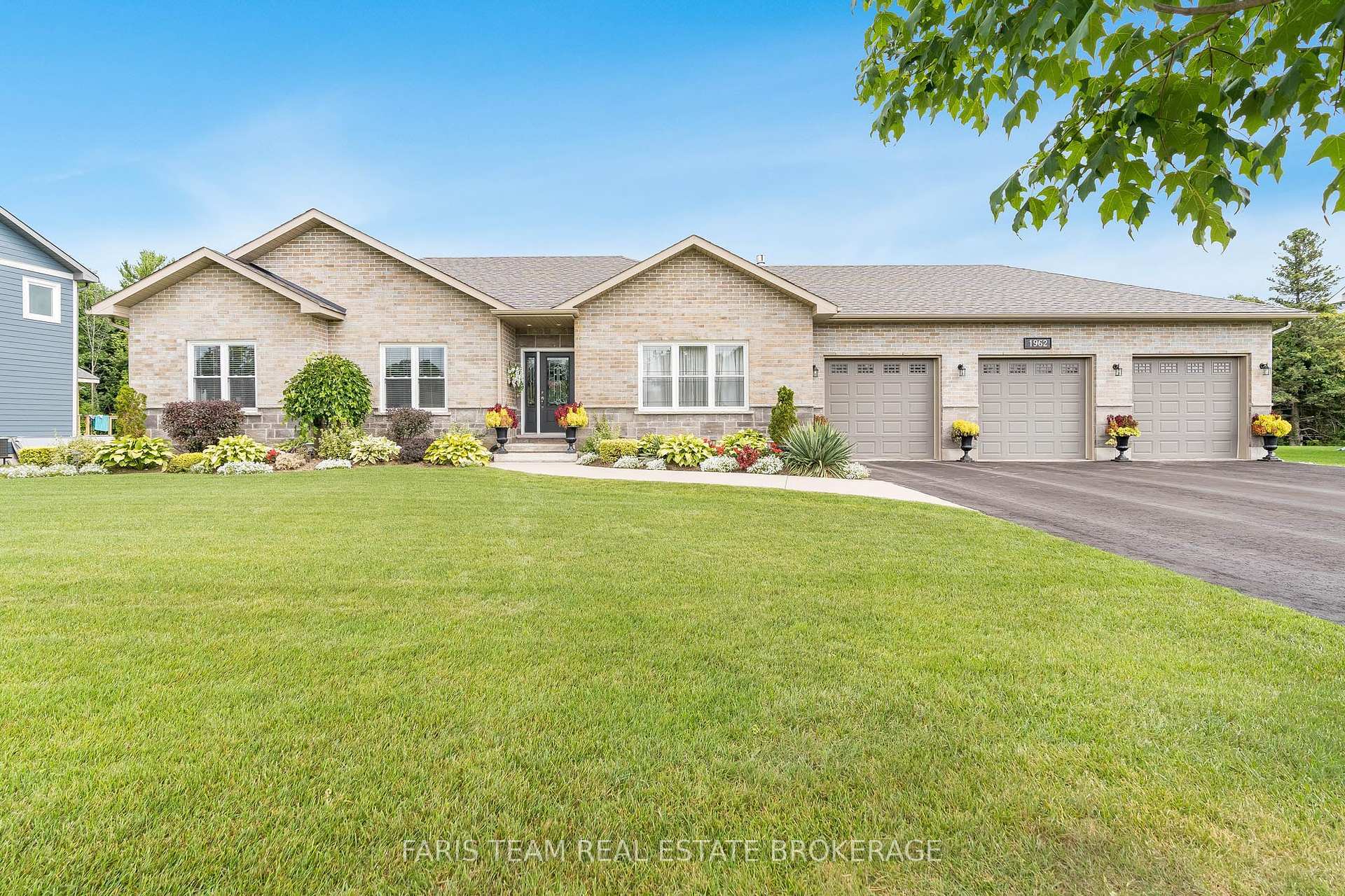 Property Photo: 1962 Elana Drive ON L3V 0C2