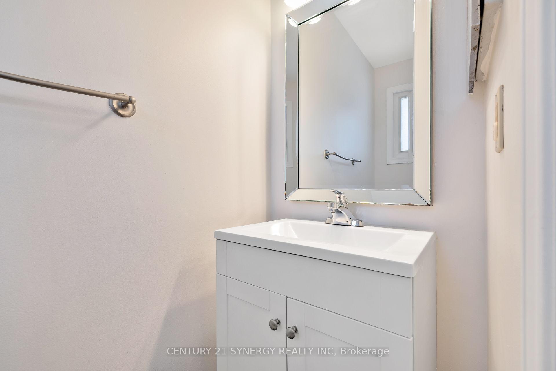 Property Photo: 861 Karsh Drive ON K1G 4T9