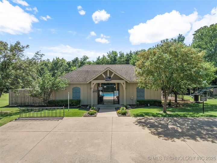 Property Photo:  19705 E 50th Street S  OK 74014 