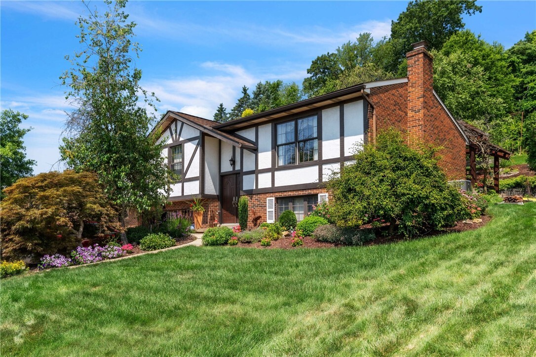 Property Photo: 646 Ray Drive PA 15106