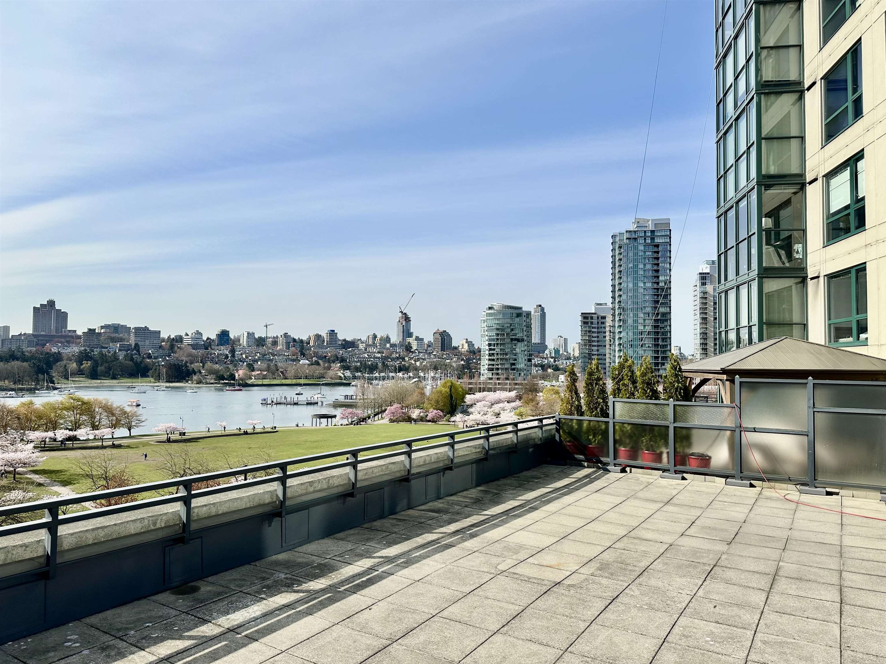 Property Photo: 289 Drake Street 706 BC V6B 5Z5