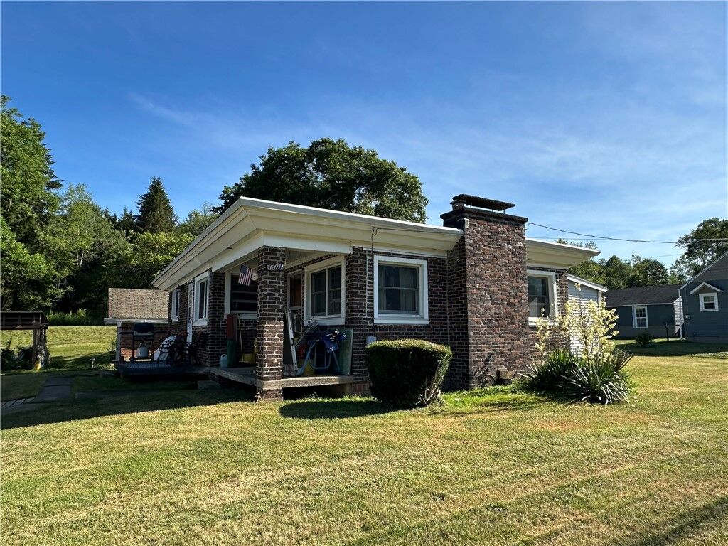 Property Photo: 1301 Main Street PA 16731
