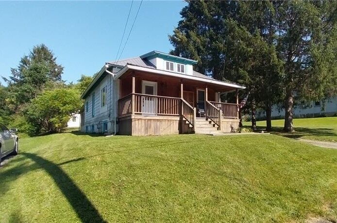 Property Photo: 105 S Parkway NY 13073
