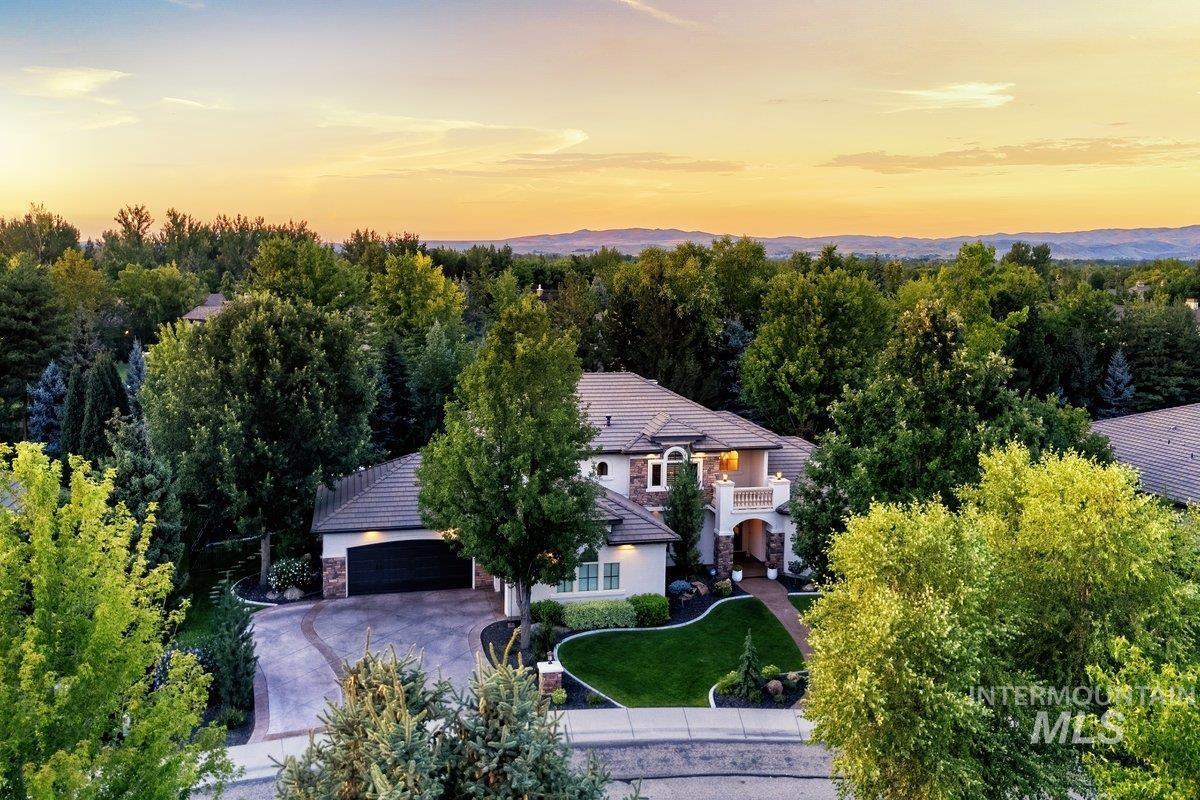 Property Photo: 926 W Sherason Dr. ID 83616