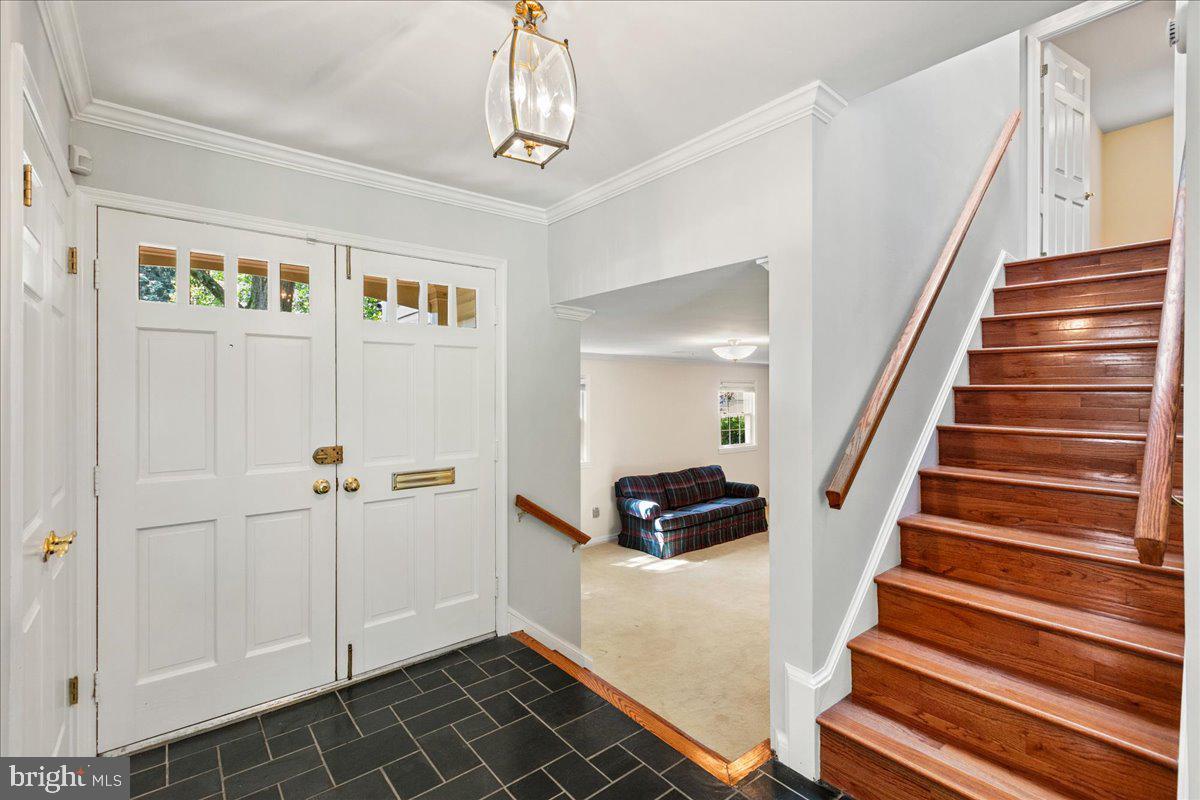 Property Photo: 7128 Devonshire Road VA 22307