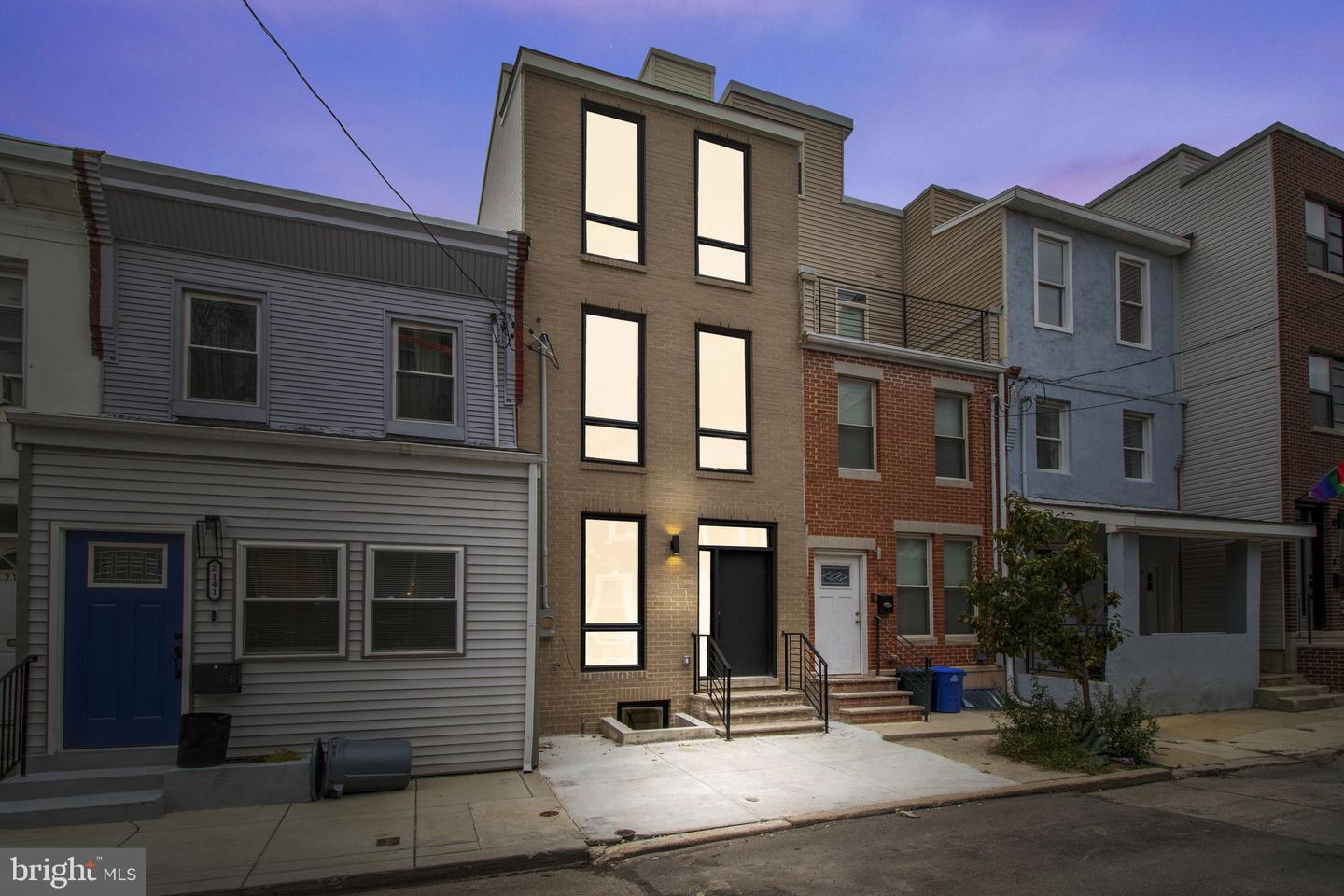 2139 Sears Street  Philadelphia PA 19146 photo