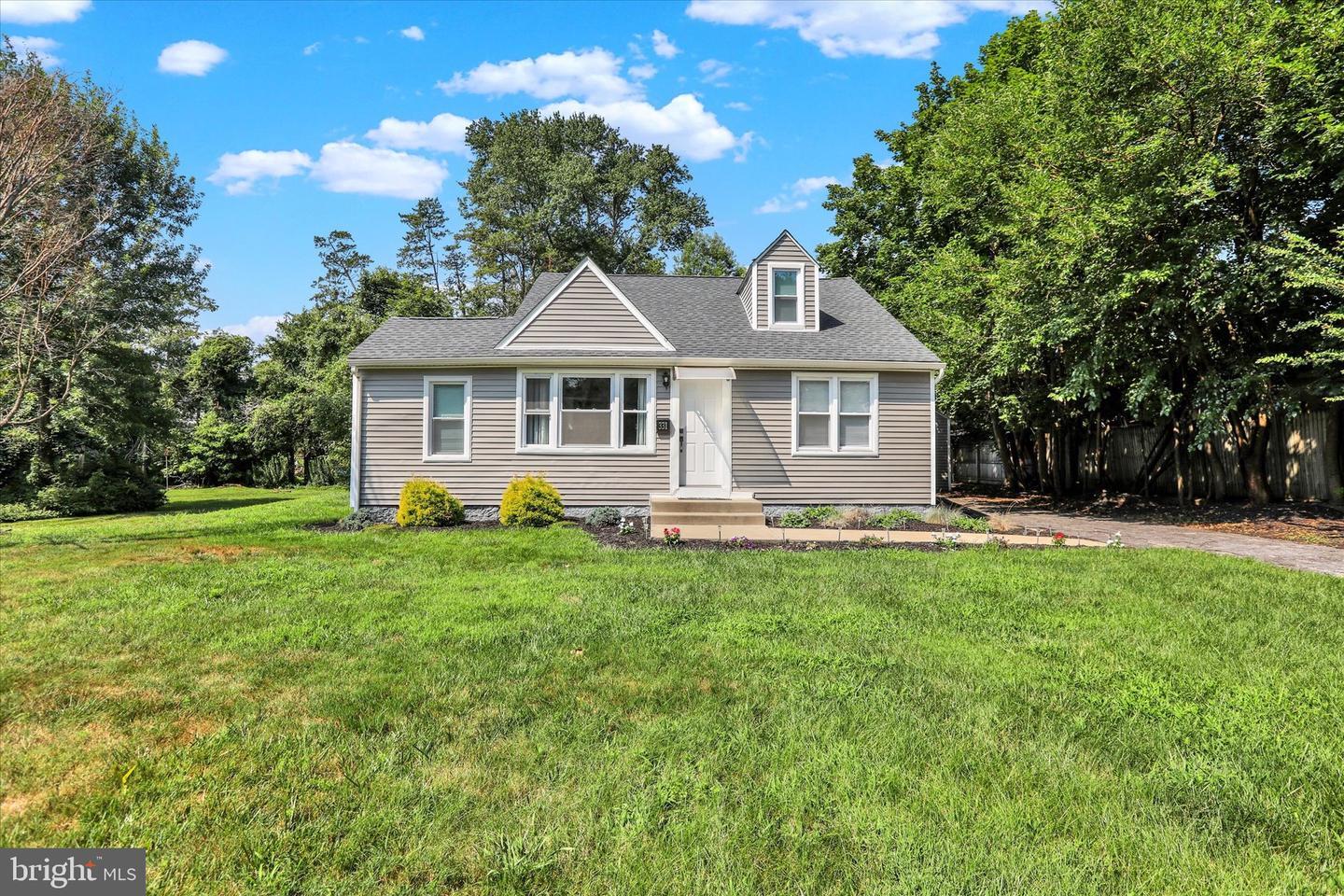 Property Photo: 331 N Lafayette Avenue PA 19067