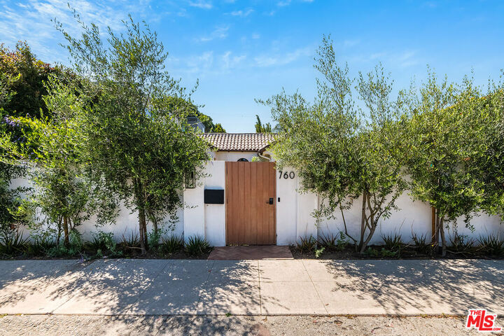 Property Photo:  760 Indiana Ave  CA 90291 