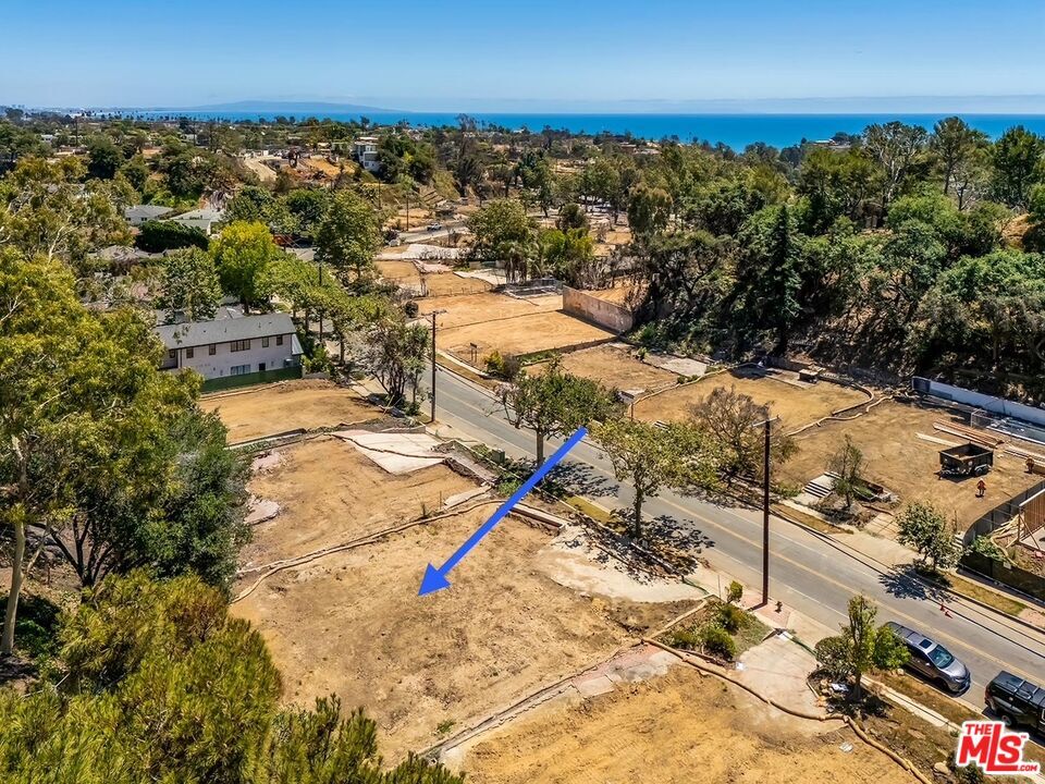 Property Photo:  954 Bienveneda Ave  CA 90272 