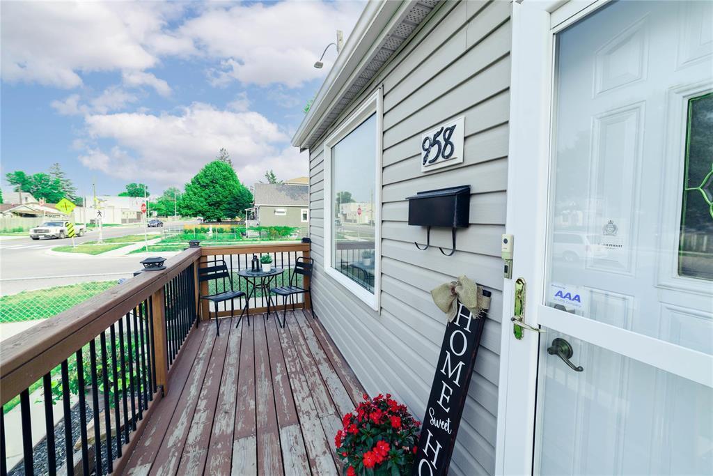 Property Photo: 958 Mountain Avenue MB R2X 1C7