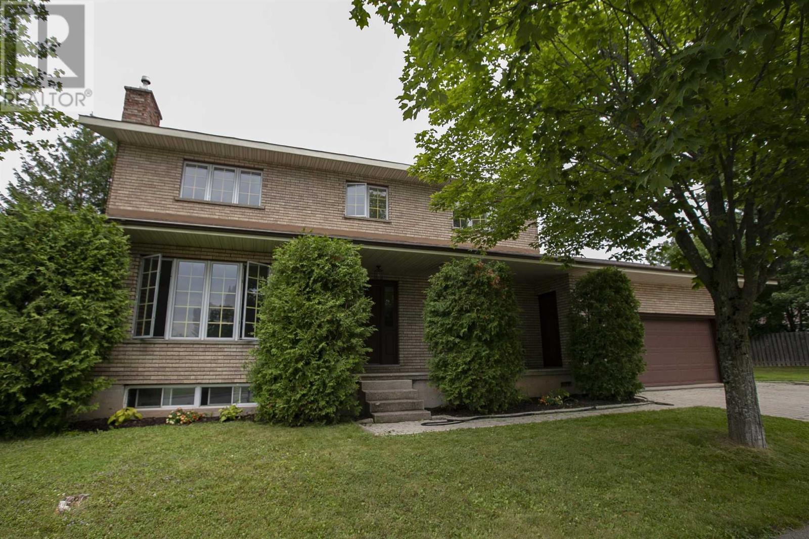 Photo de la propriété: 46 Mary Ave ON P6B 5Y5