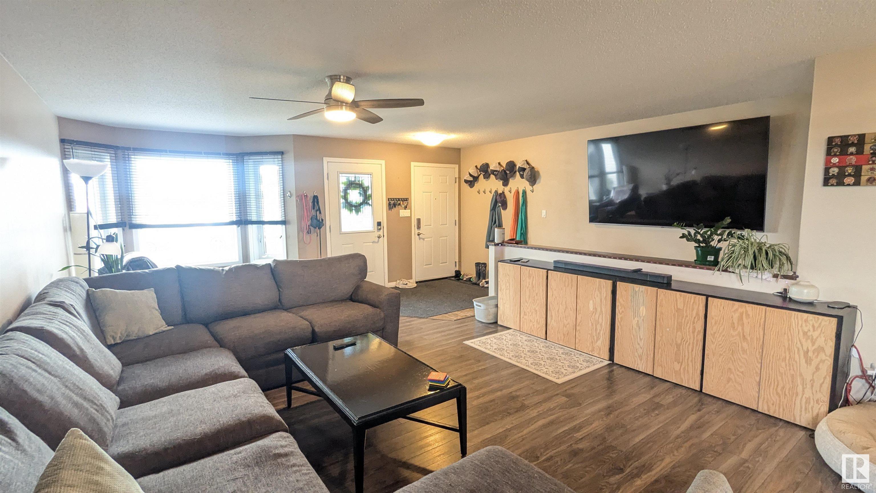 Photo de la propriété: 4522 60 Avenue AB T9C 1V8
