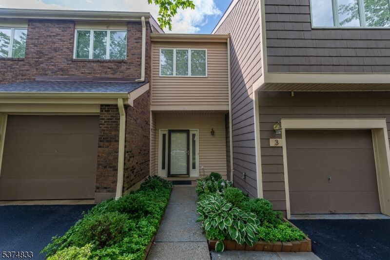 Property Photo:  3 Avery Ct  NJ 07940 