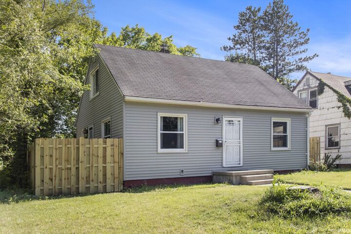Property Photo:  1910 Bergan Street  IN 46628-3304 
