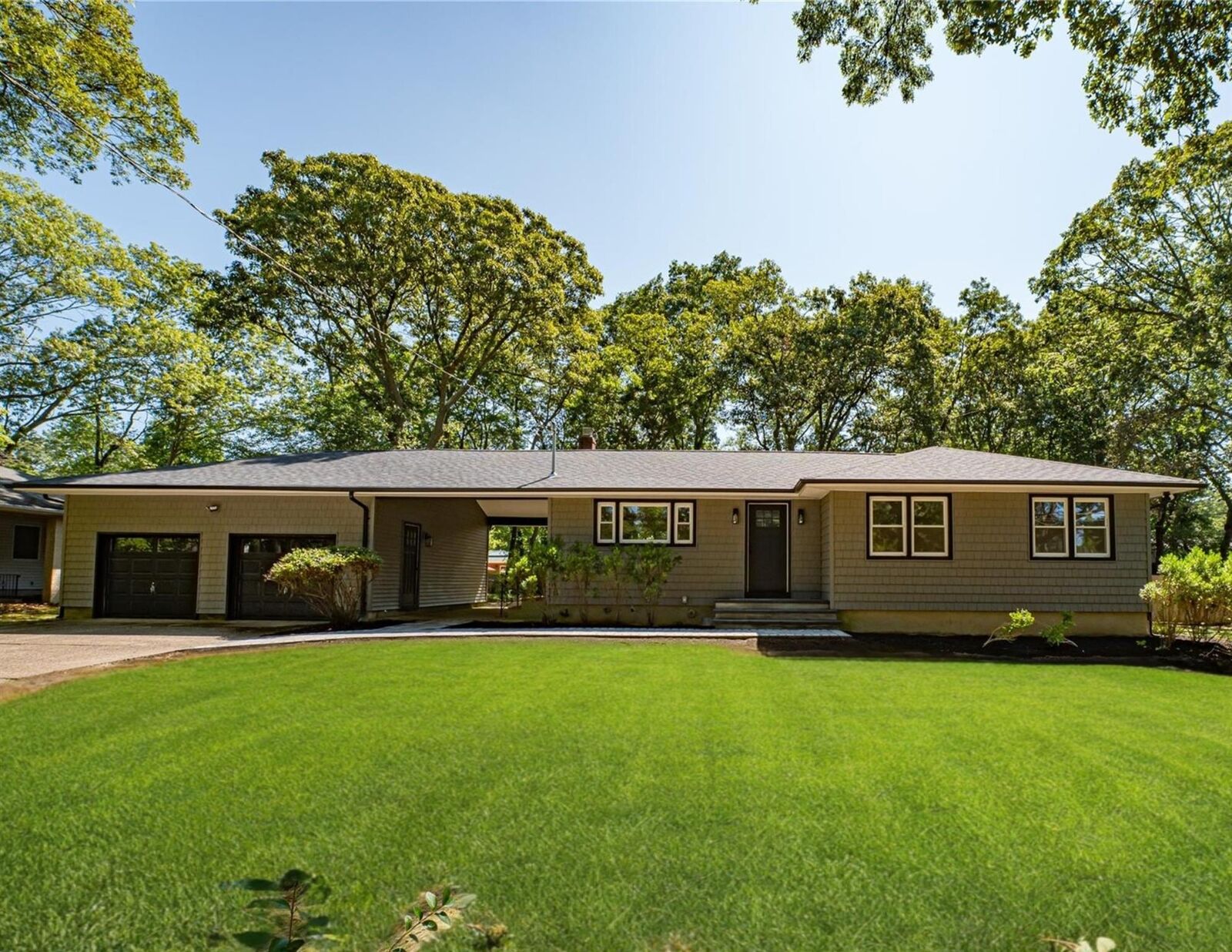 Property Photo:  43 Sheppard Lane  NY 11787 