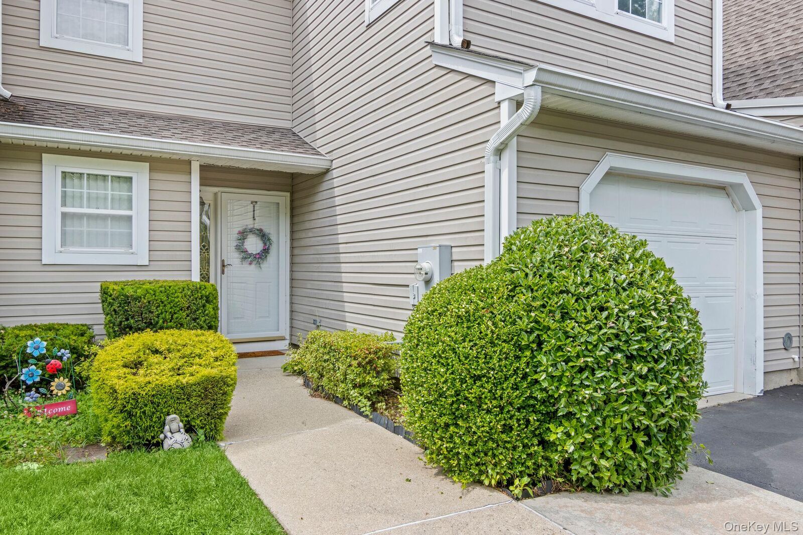 Property Photo:  124 Erin Lane  NY 11733 