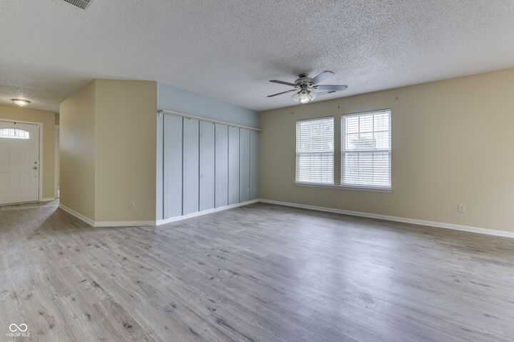 Property Photo:  75 Declaration Drive  IN 46143 