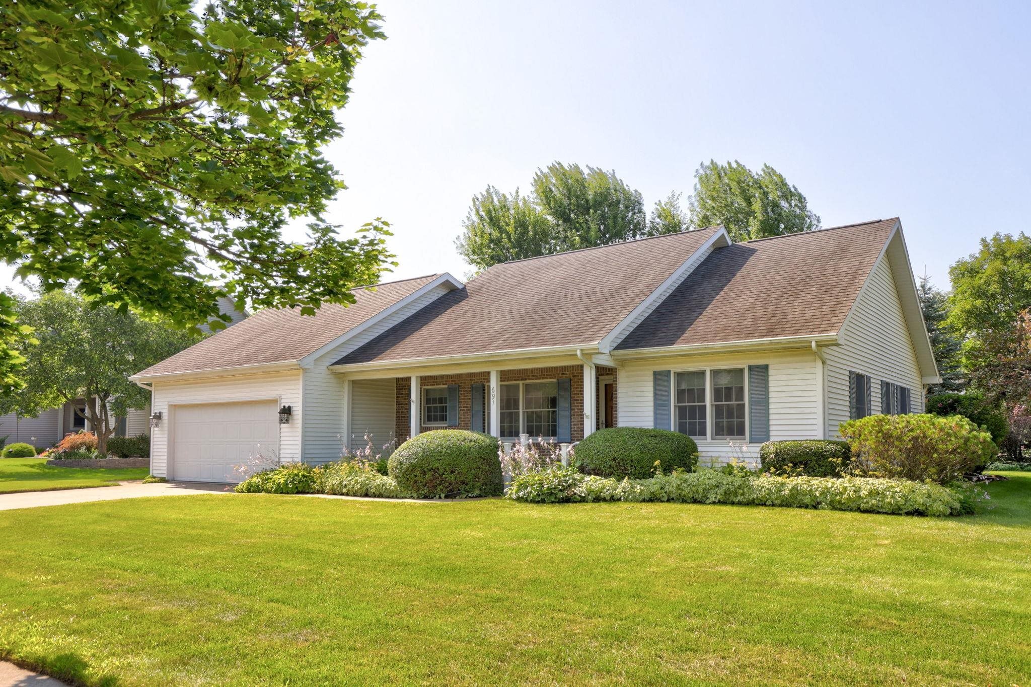 Property Photo:  691 Country Lane  MI 48734 