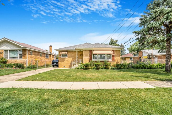 10610 Essex Street  Westchester IL 60154 photo