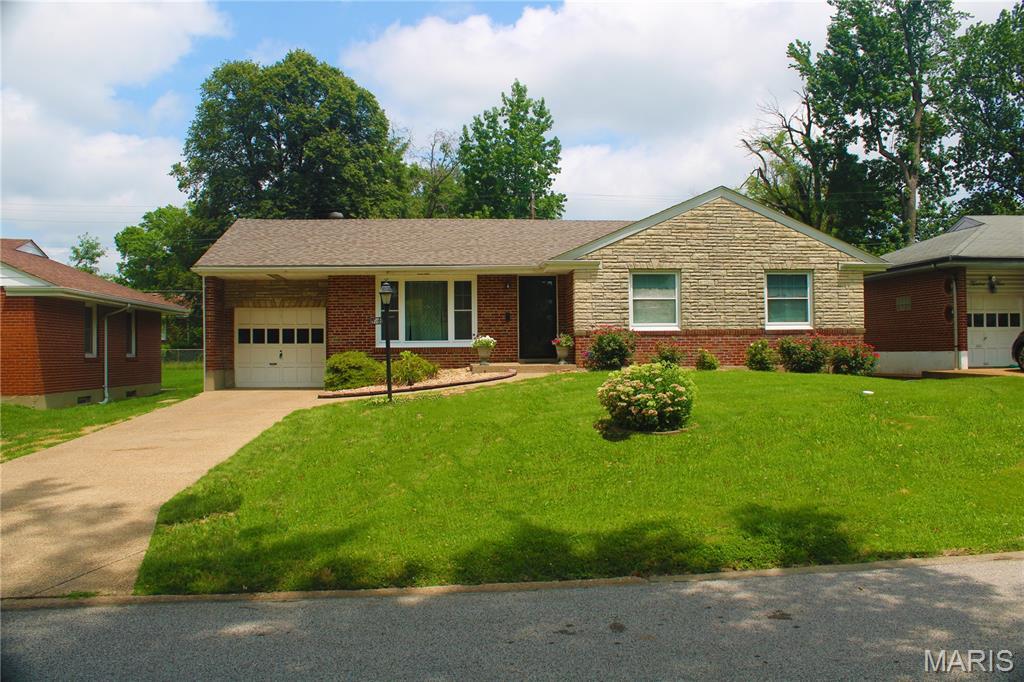 Property Photo:  1209 Longridge Drive  MO 63137 
