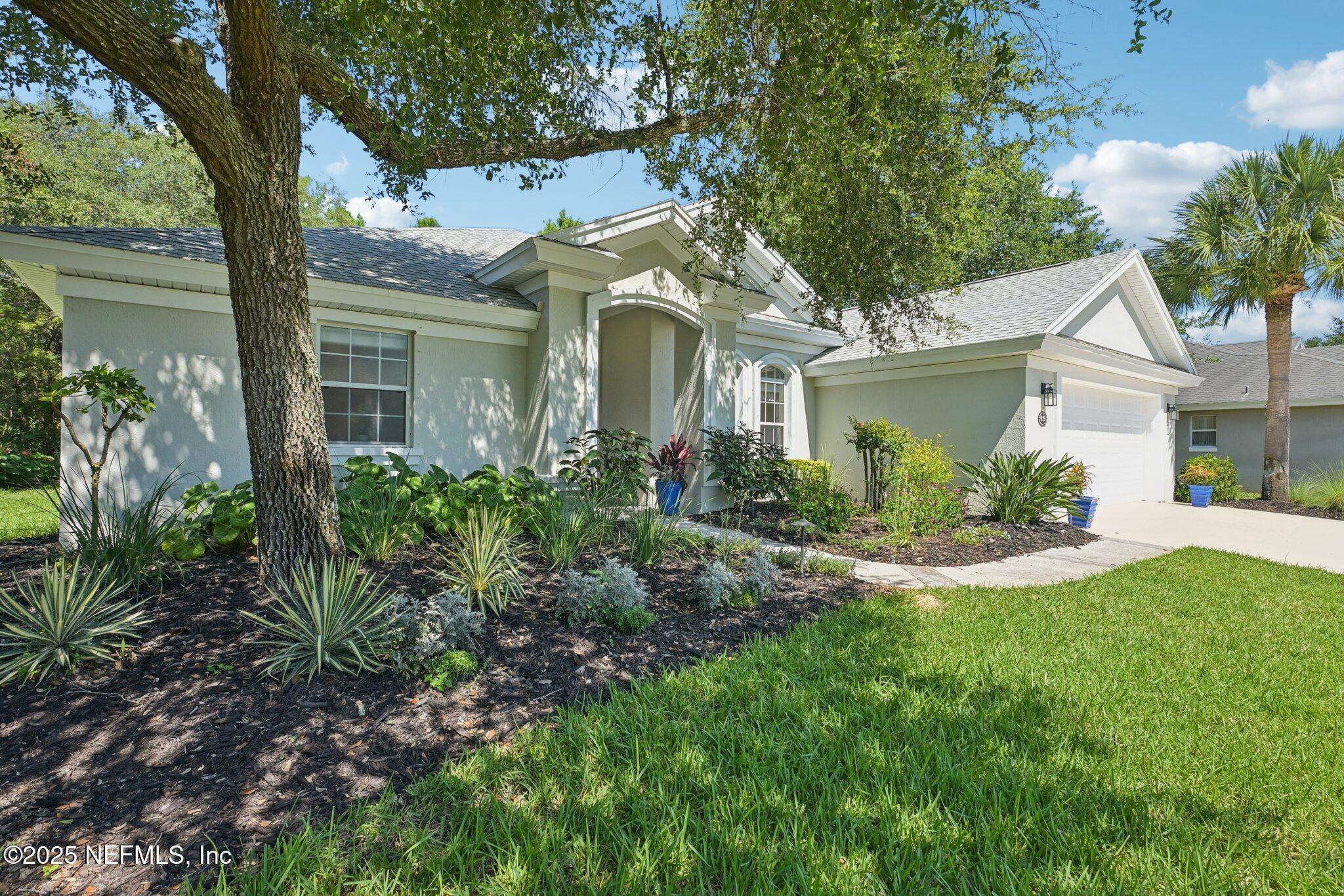 Property Photo: 929 Mirror Lake Drive FL 32086