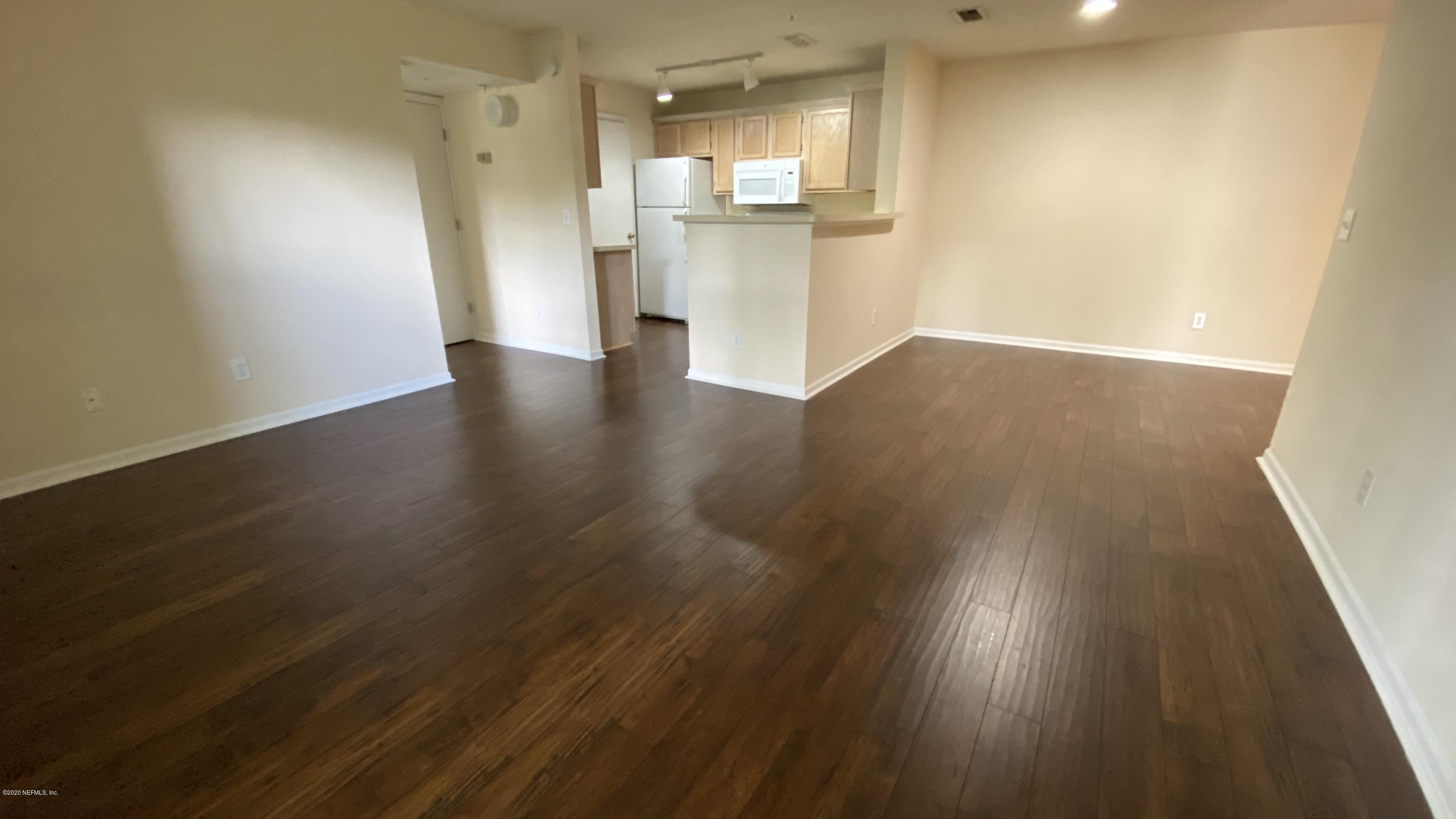 Property Photo:  7701 Timberlin Park Boulevard 122  FL 32256 