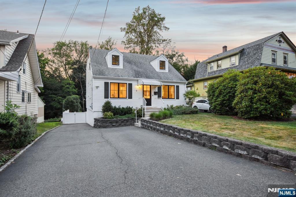 Property Photo:  25 Ferndale Road  NJ 07006 
