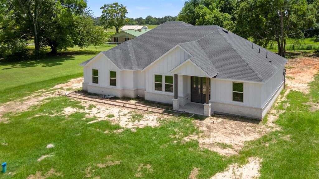 Property Photo: 180 Nix Drive TX 75440