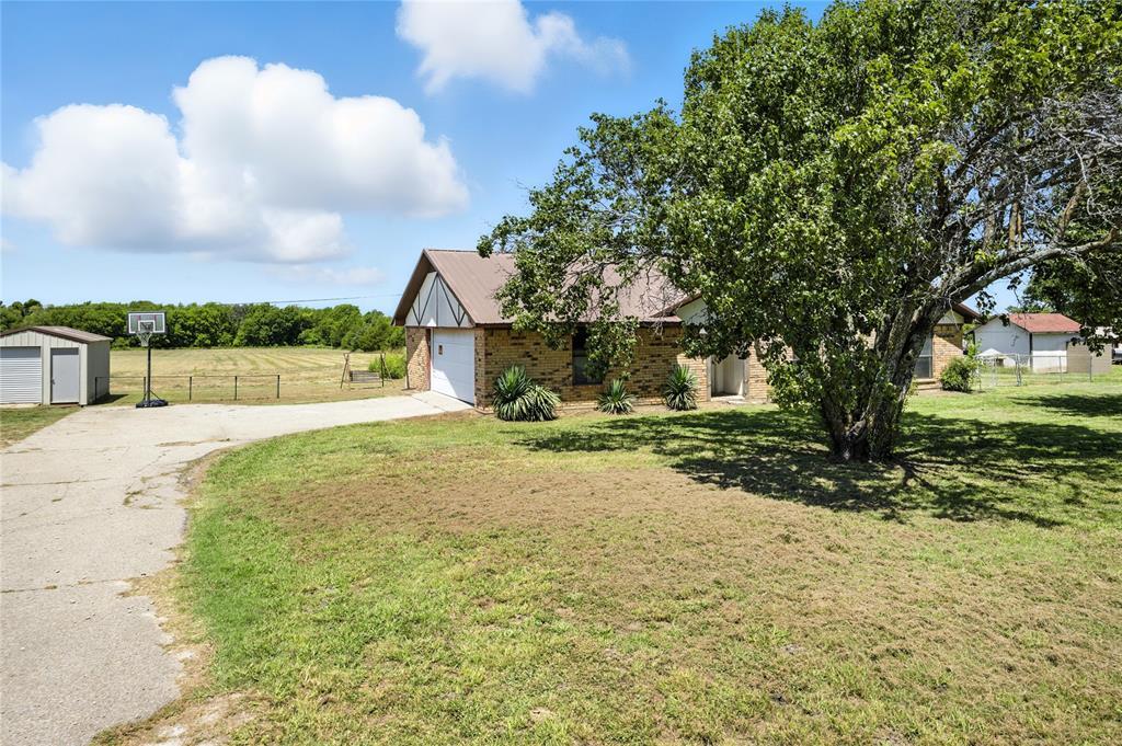 Property Photo: 105 Greenhill Lane TX 75432